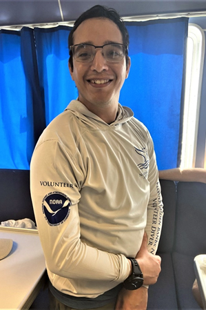 Fernando modeling his new dive volunteer shirt